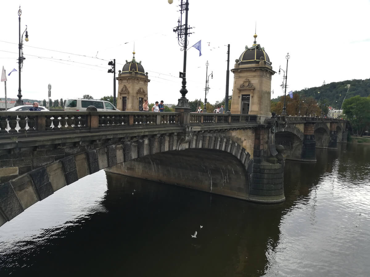 Prag Šetnja Pored Reke Blog za Putovanja