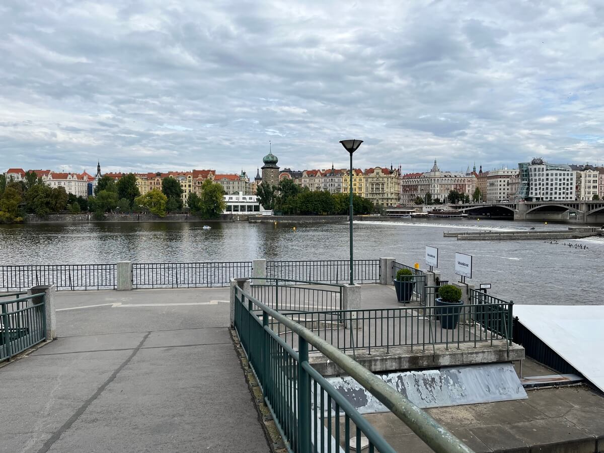 Prag Šetnja Pored Reke Blog za Putovanja